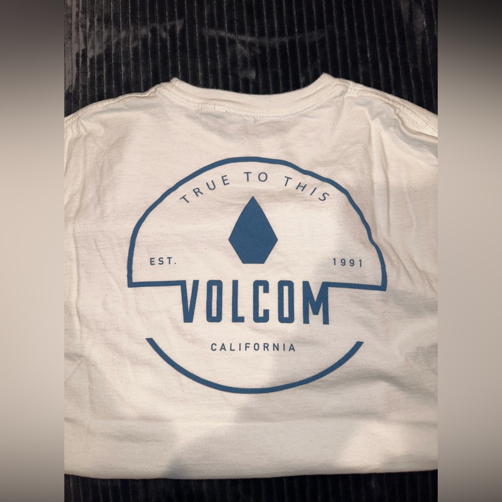 Men’s Volcom tee - Picture 2 of 3